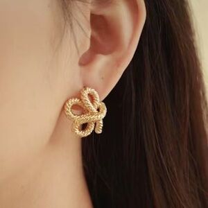 Vintage Gold Tone Rope Knot Clip-On Earrings